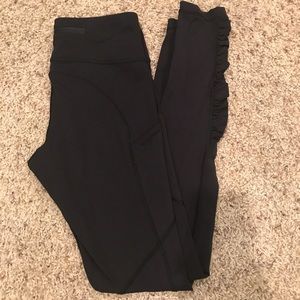 Black Lululemon Size 4 Leggings Full on Luxtreme